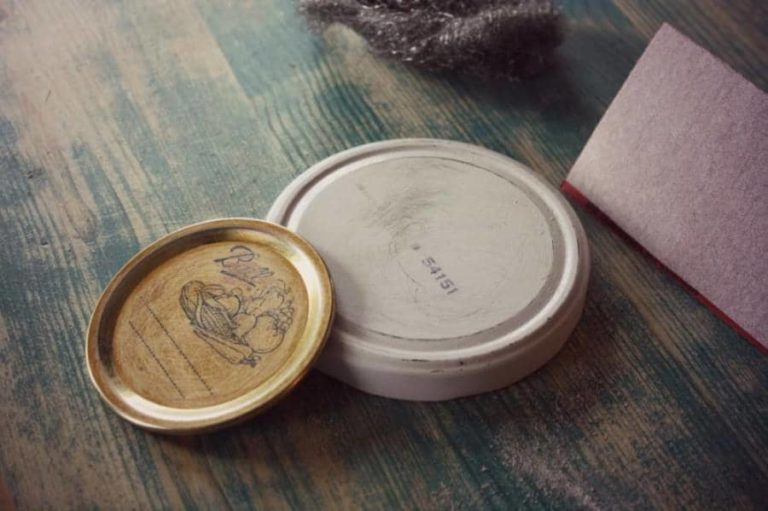 Chalkboard Painting Mason Jar Lids