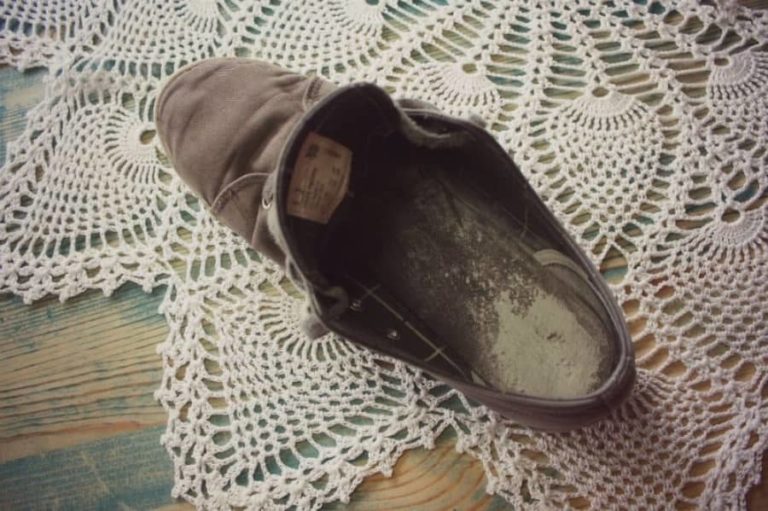 Homemade Natural Shoe Deodorizer & Freshener